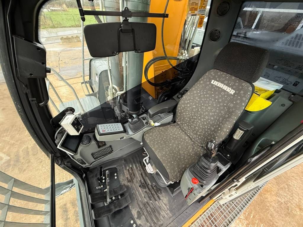 Liebherr R 922 LC
