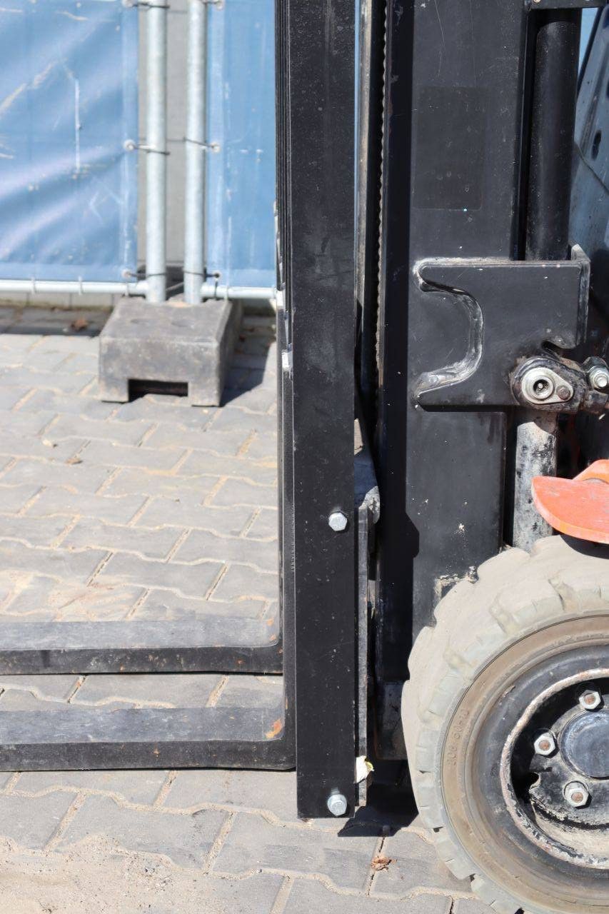 Toyota 8FBE20T Electric Forklift 2000kg 3.3m