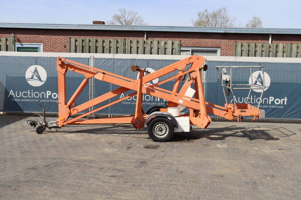 Trailer-mounted aerial work platform Upright TL33 Electric 12.3m