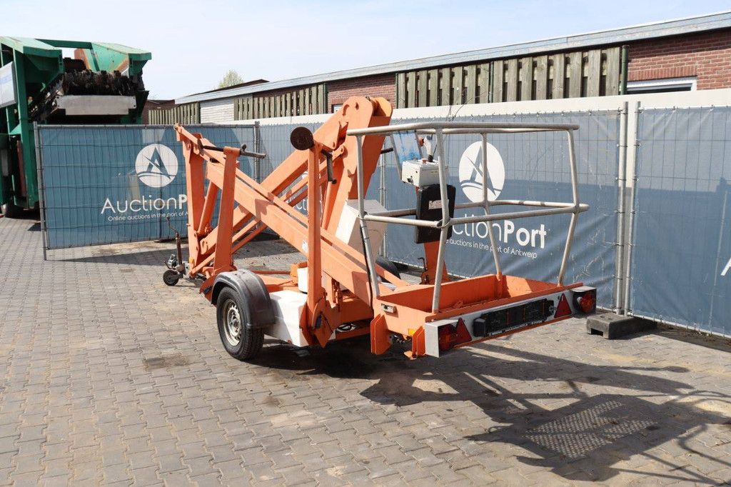 Trailer-mounted aerial work platform Upright TL33 Electric 12.3m