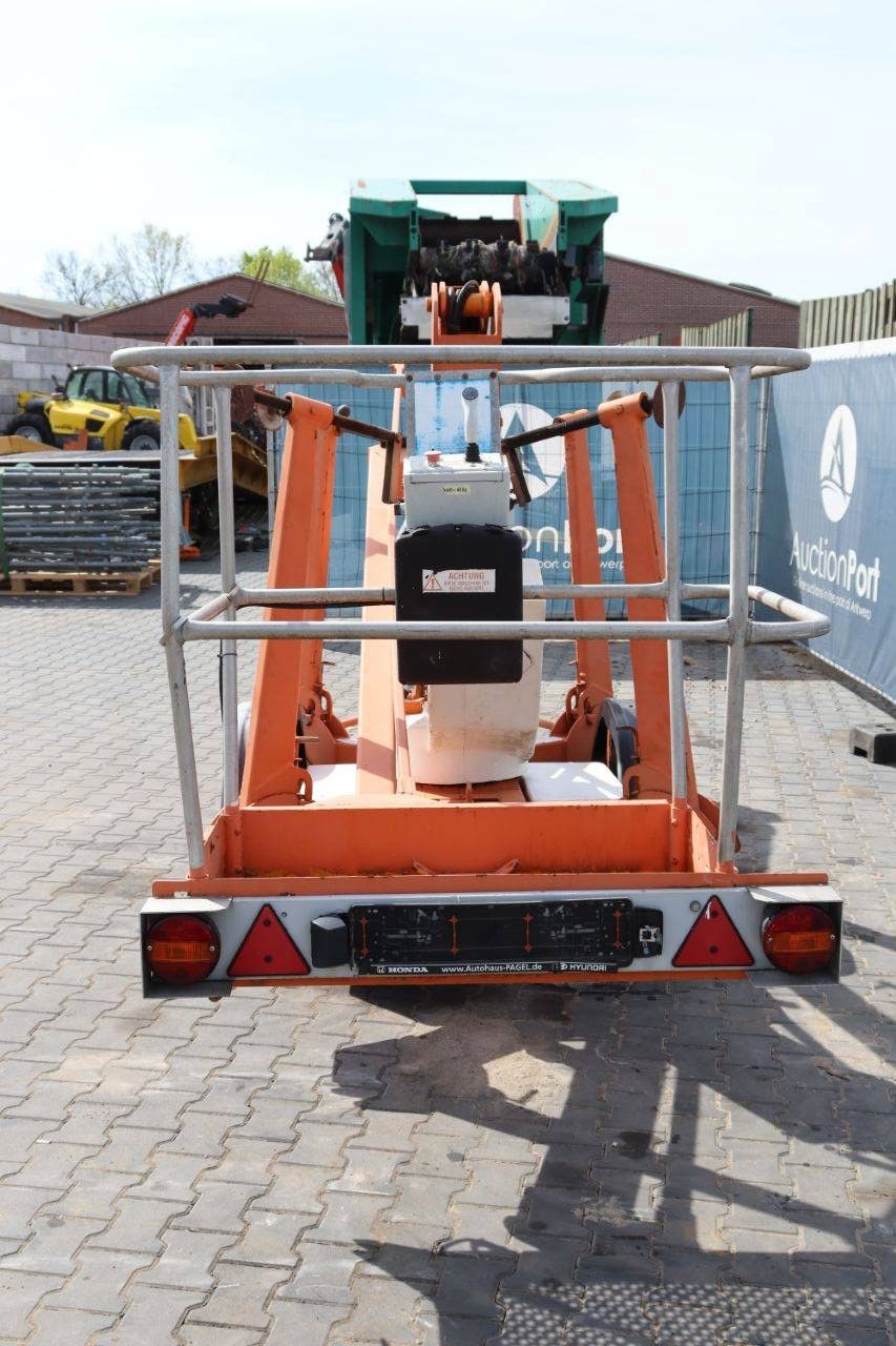Trailer-mounted aerial work platform Upright TL33 Electric 12.3m