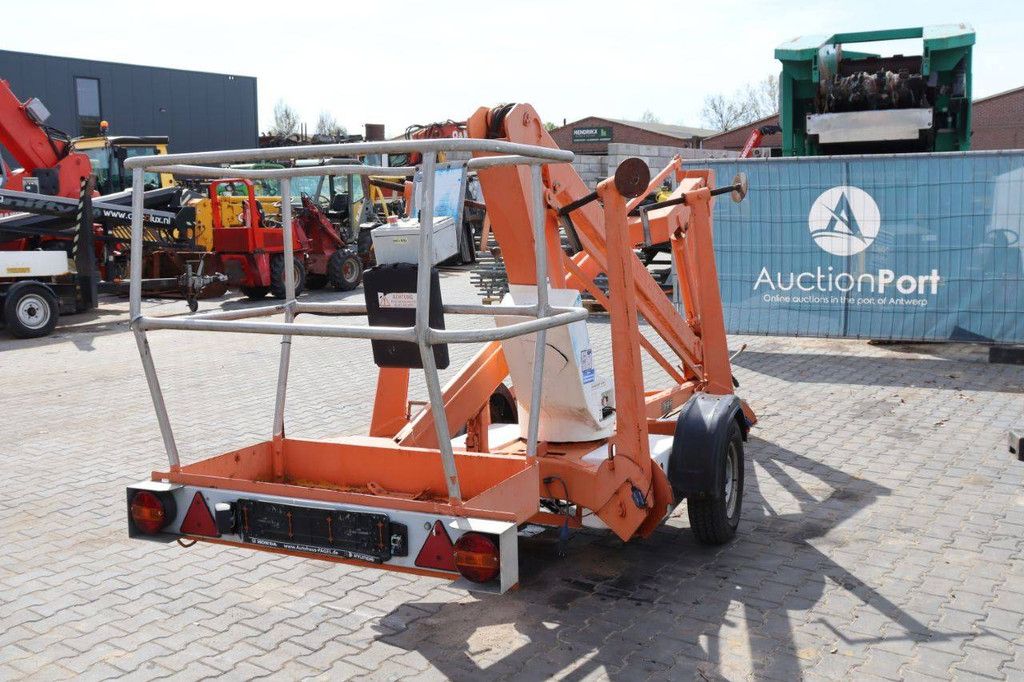 Trailer-mounted aerial work platform Upright TL33 Electric 12.3m