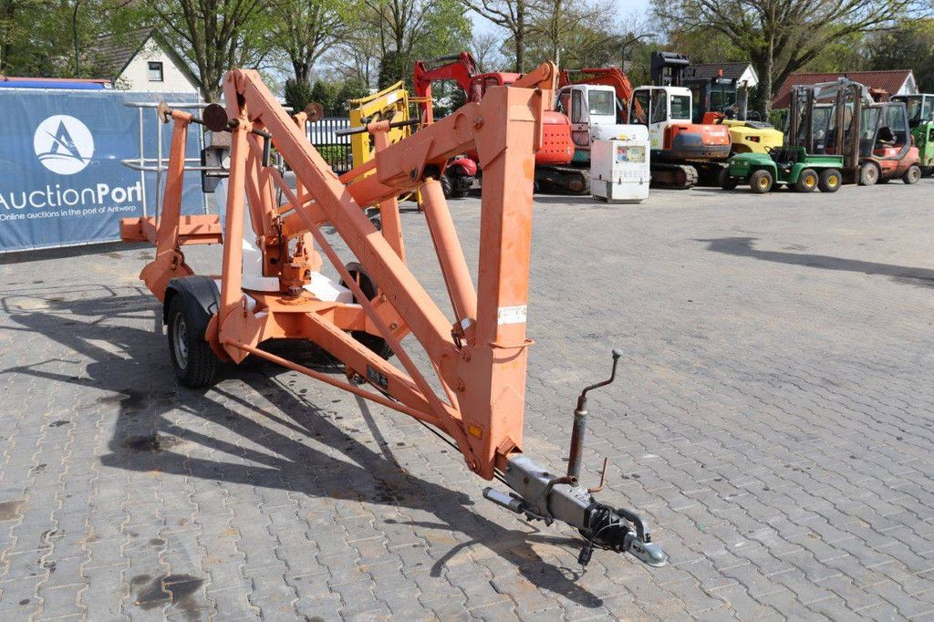 Trailer-mounted aerial work platform Upright TL33 Electric 12.3m
