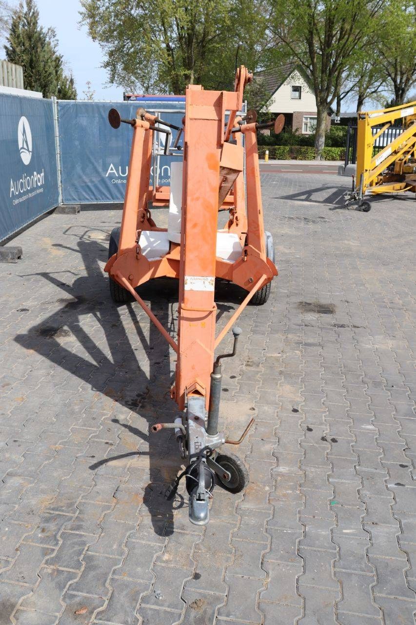 Trailer-mounted aerial work platform Upright TL33 Electric 12.3m