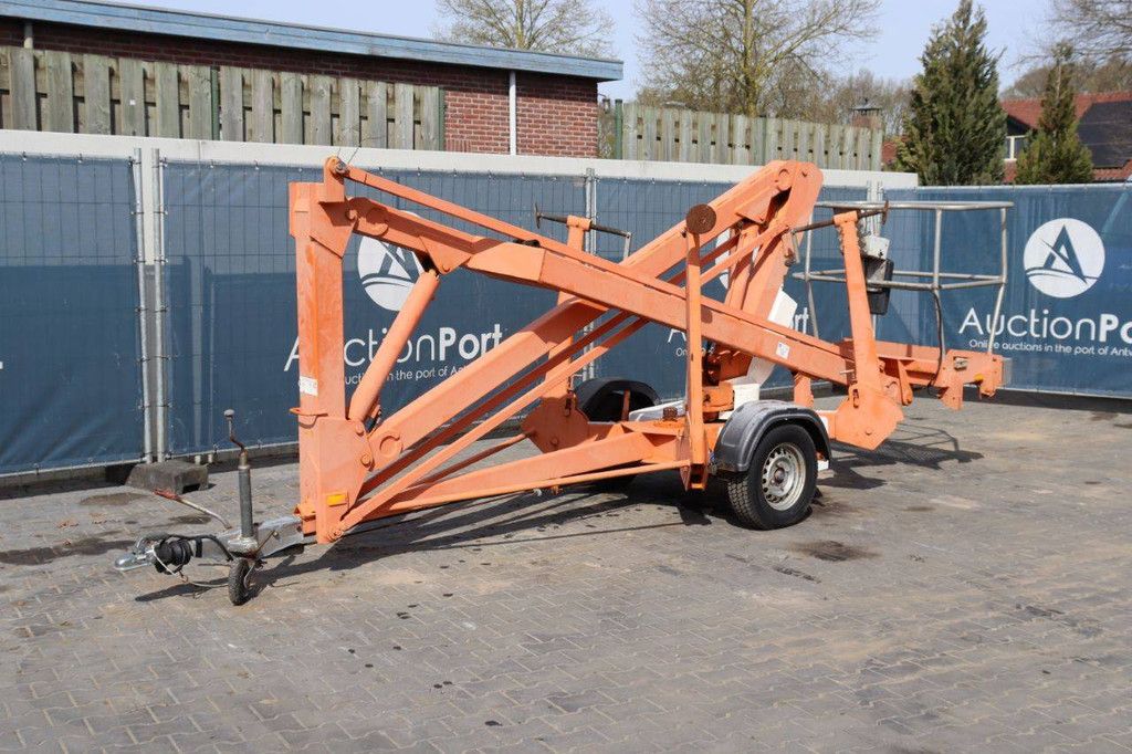Trailer-mounted aerial work platform Upright TL33 Electric 12.3m