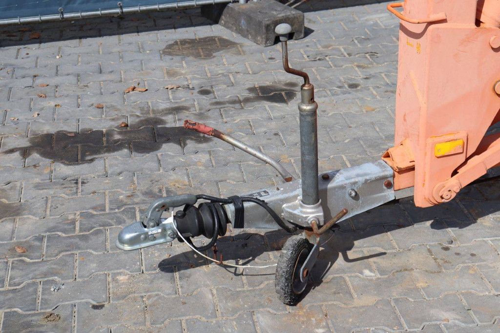 Trailer-mounted aerial work platform Upright TL33 Electric 12.3m