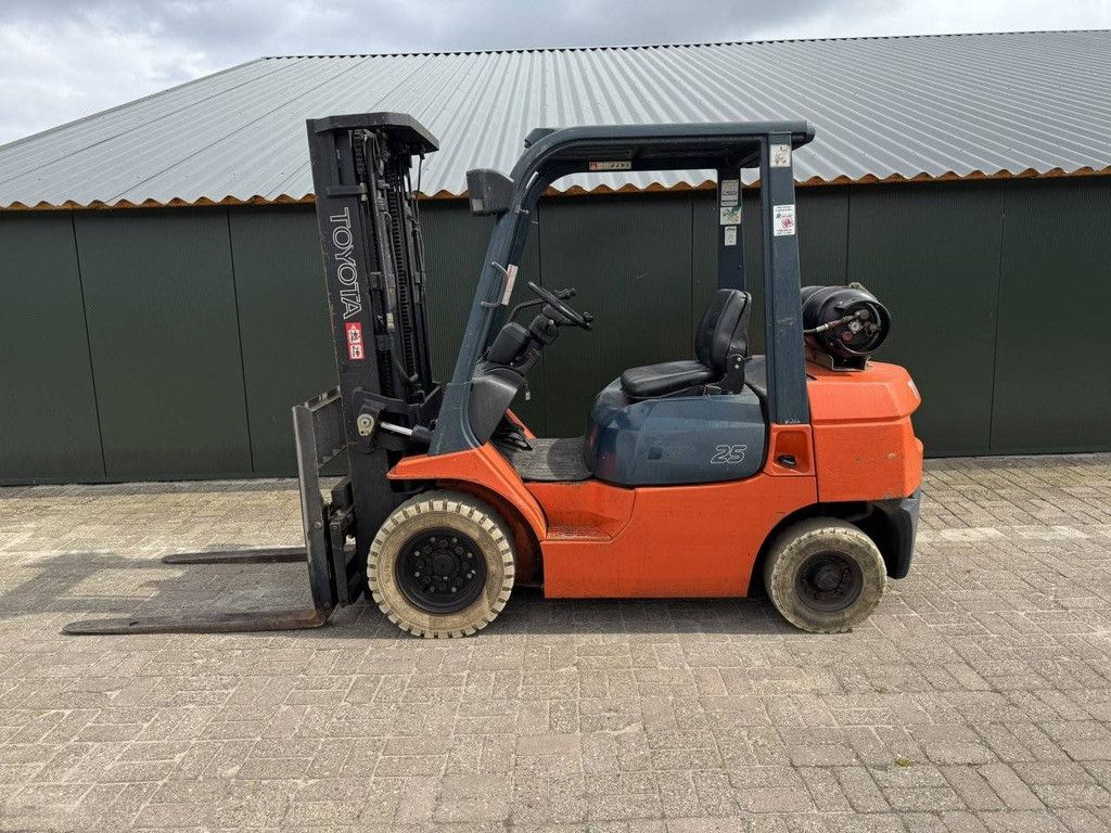 Forklift Toyota 42-7FG25 LPG 2450kg 2003