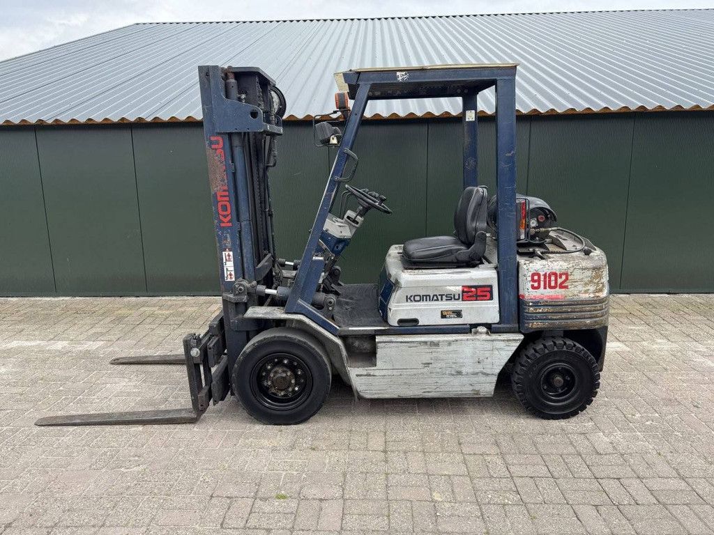 Komatsu FG25T-11E LPG-Gabelstapler, 2500 kg, Baujahr 1989