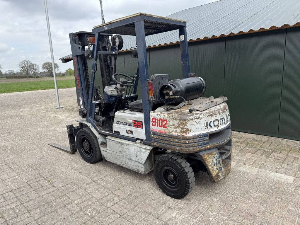 Komatsu FG25T-11E LPG-Gabelstapler, 2500 kg, Baujahr 1989