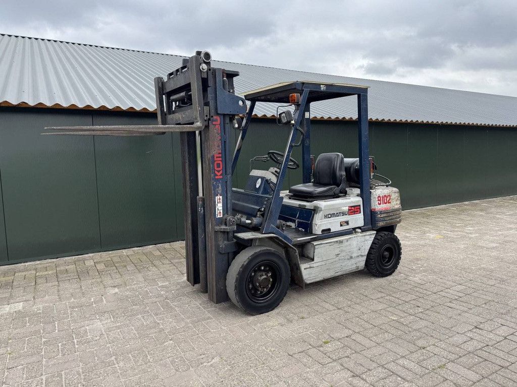 Komatsu FG25T-11E LPG-Gabelstapler, 2500 kg, Baujahr 1989