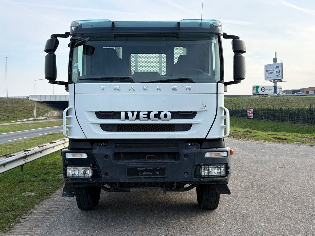 Iveco Trakker 330 6x4