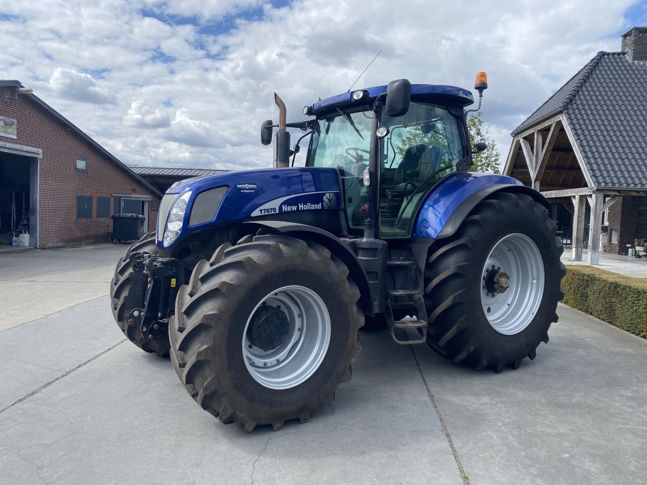 New holland t7070 auto command blue power!