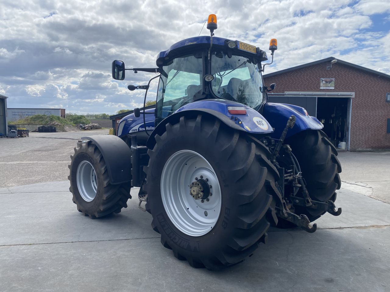 New holland t7070 auto command blue power!