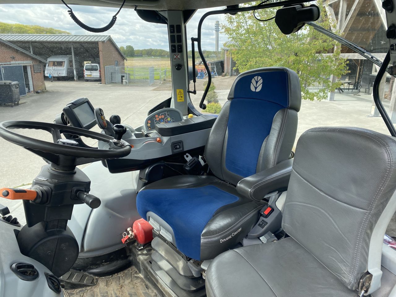 New holland t7070 auto command blue power!
