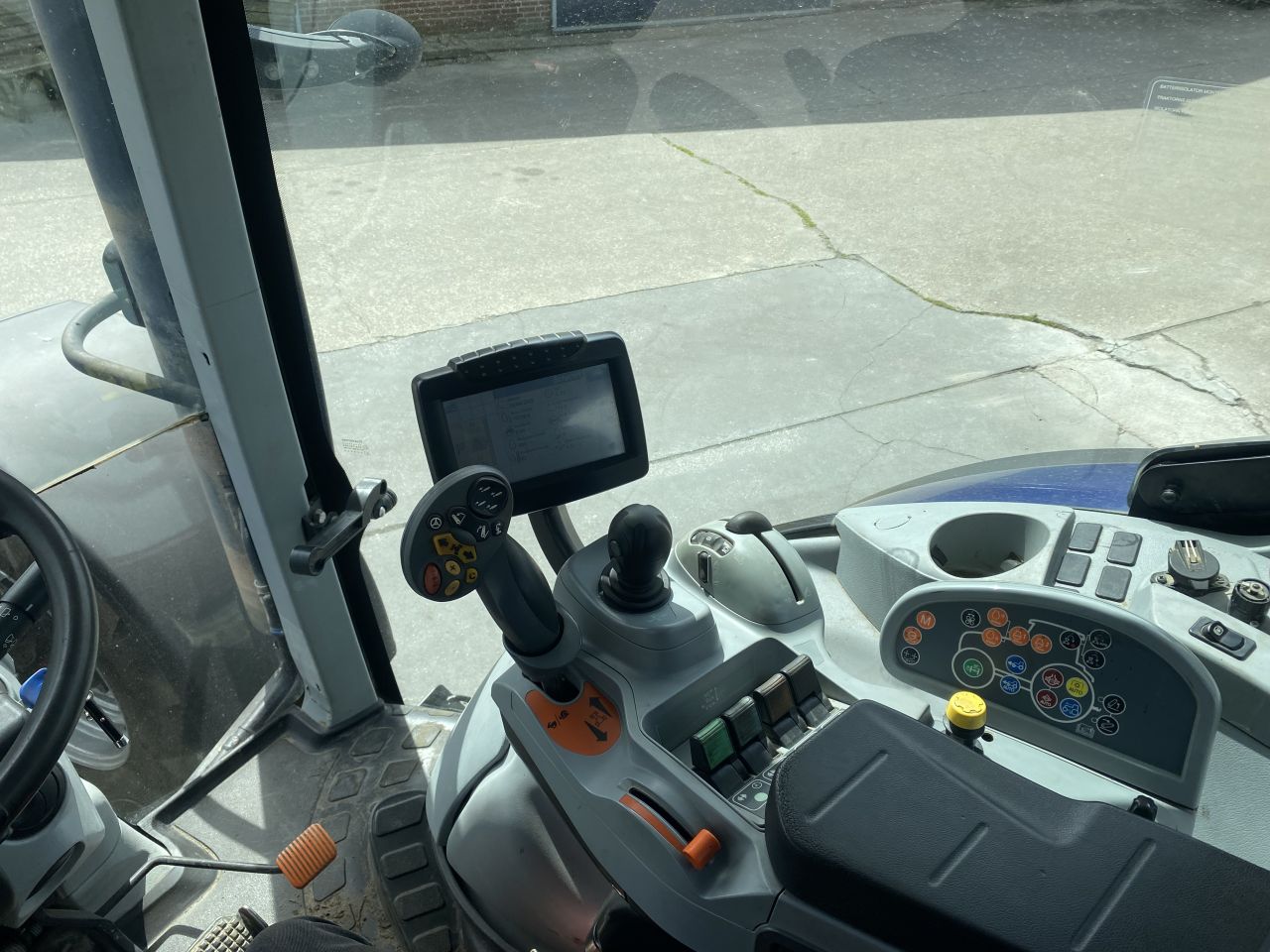 New holland t7070 auto command blue power!