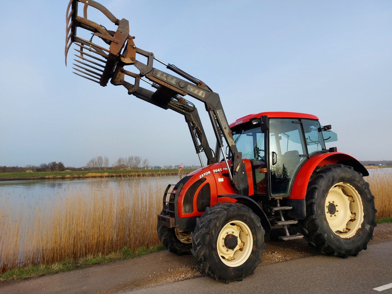 Zetor 9641 Forterra met voorlader