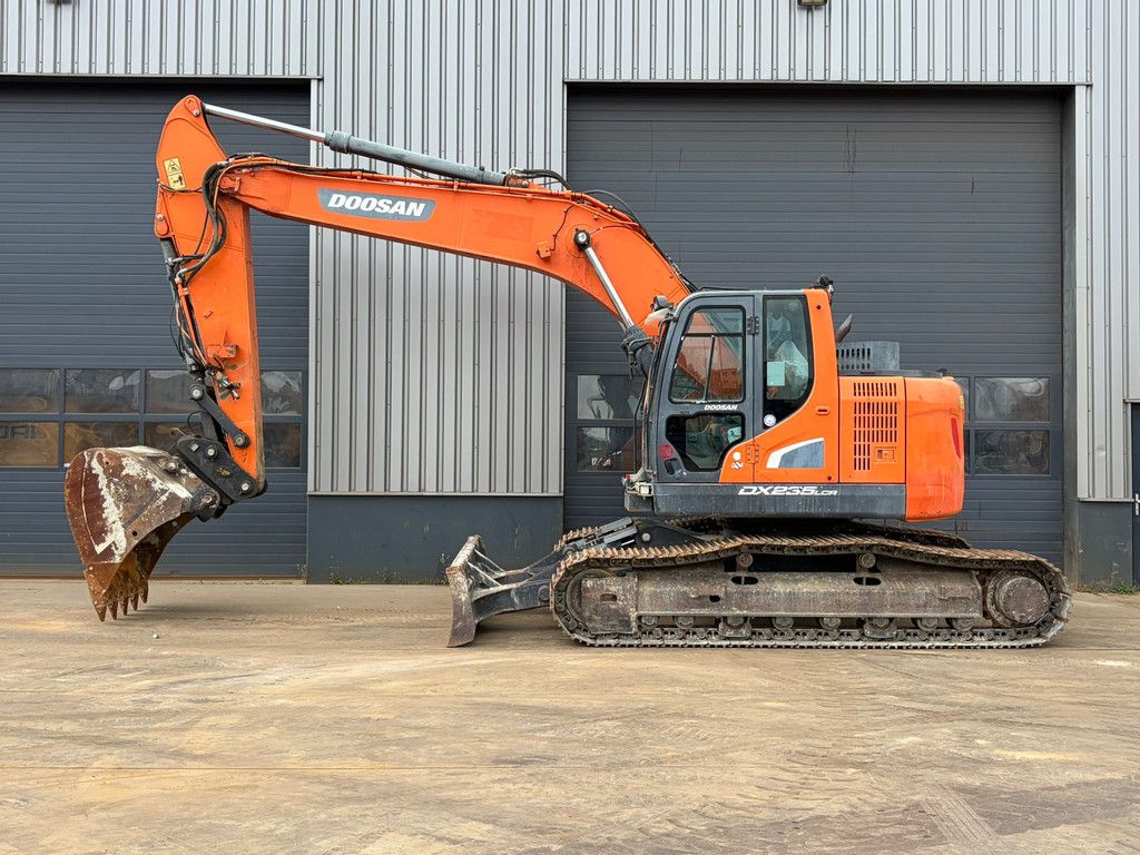 Doosan DX235LCR