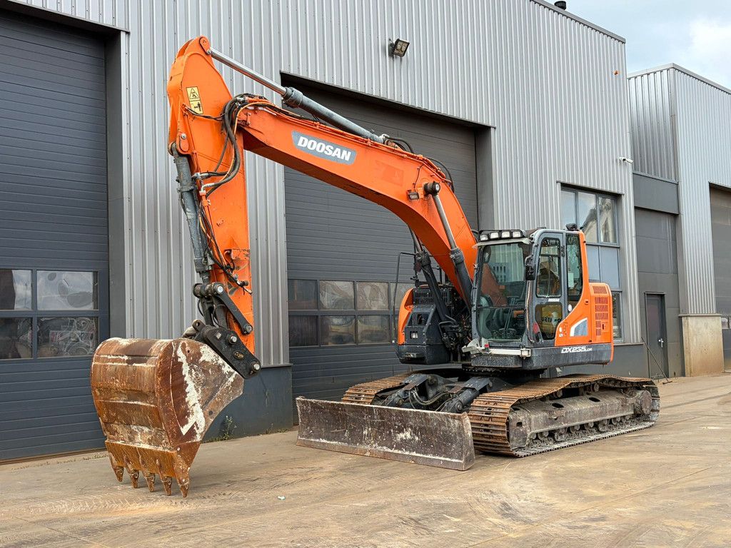 Doosan DX235LCR