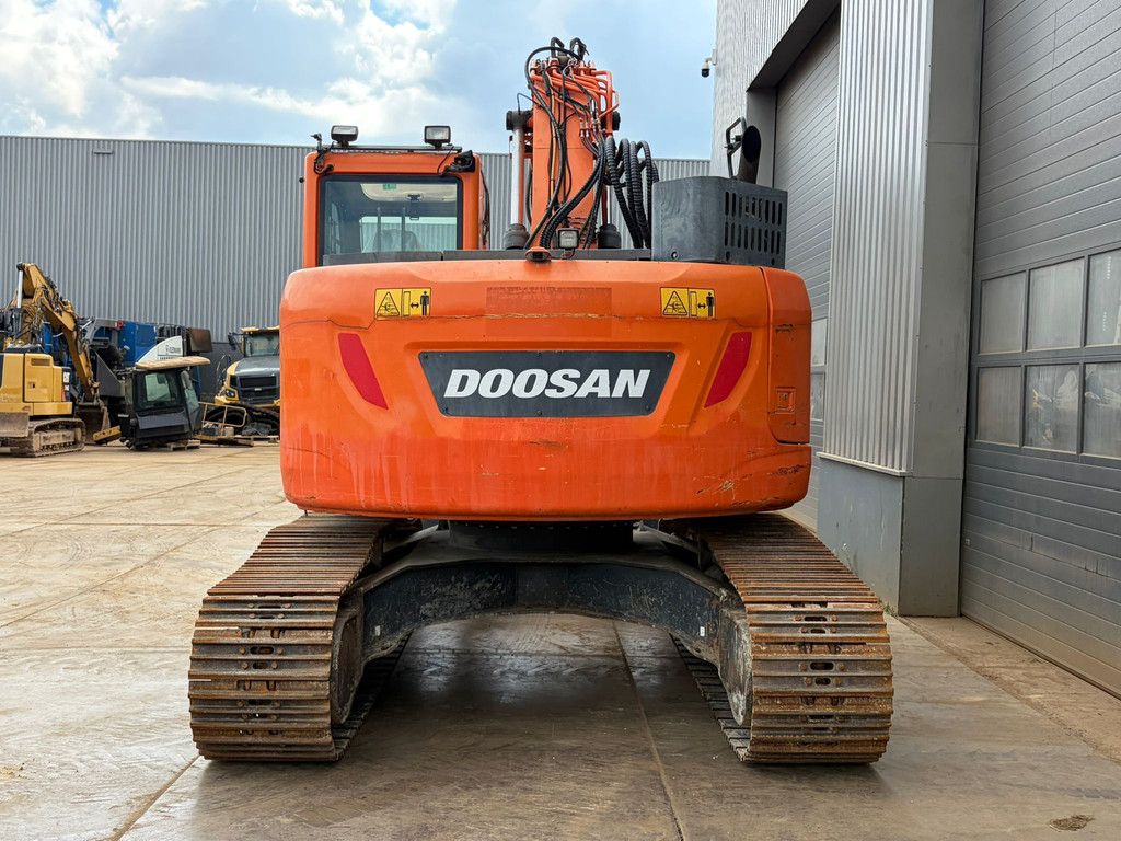 Doosan DX235LCR
