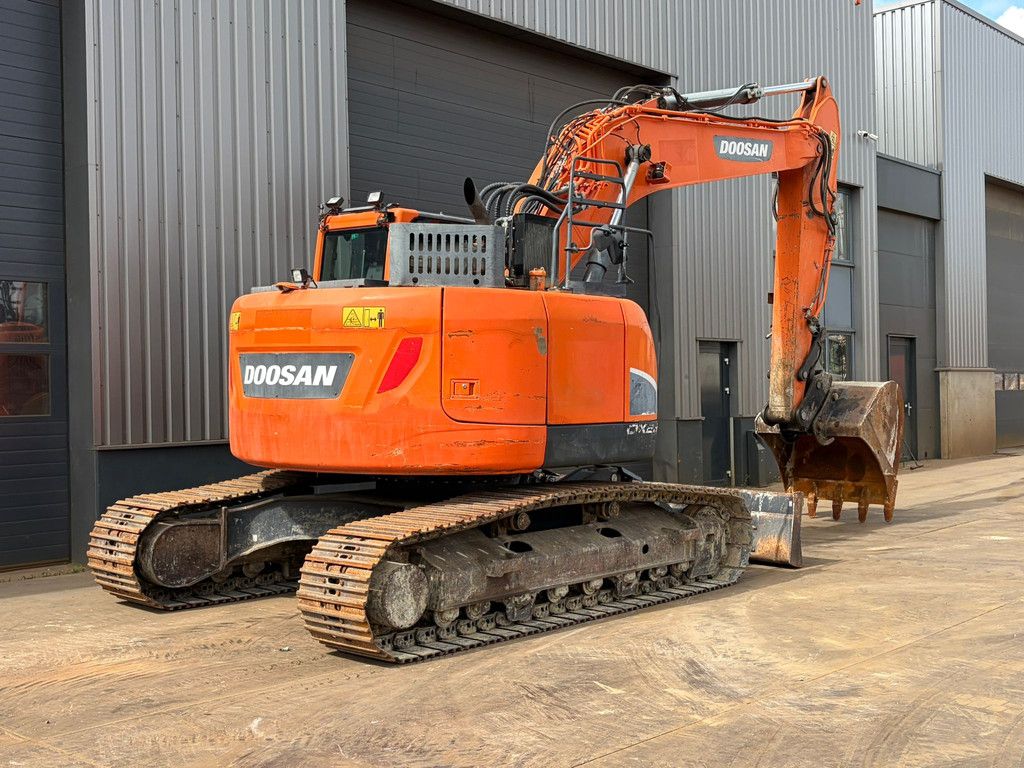 Doosan DX235LCR
