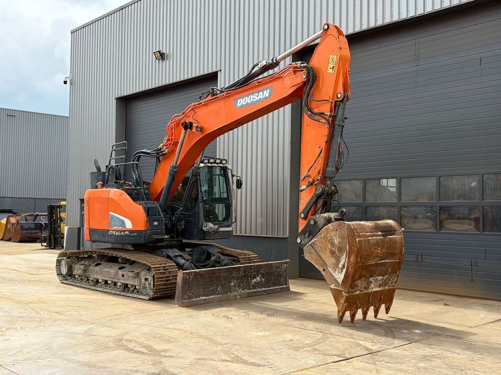 Doosan DX235LCR