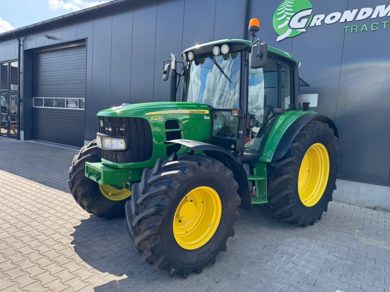 John Deere 6230
