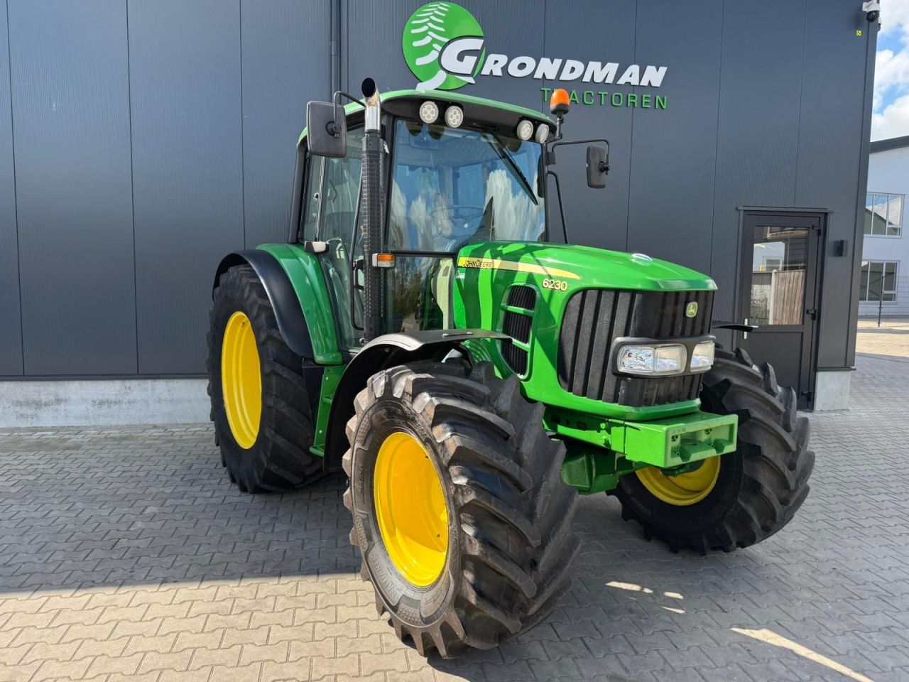 John Deere 6230