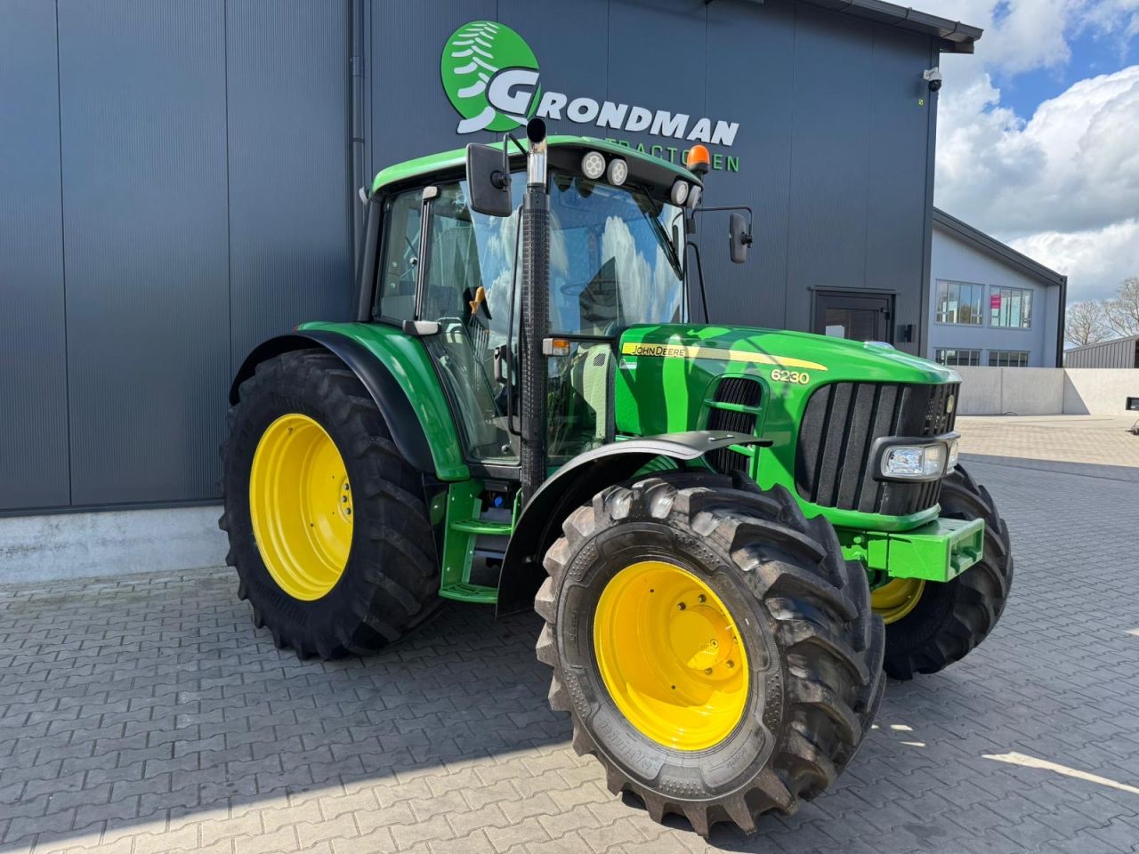 John Deere 6230