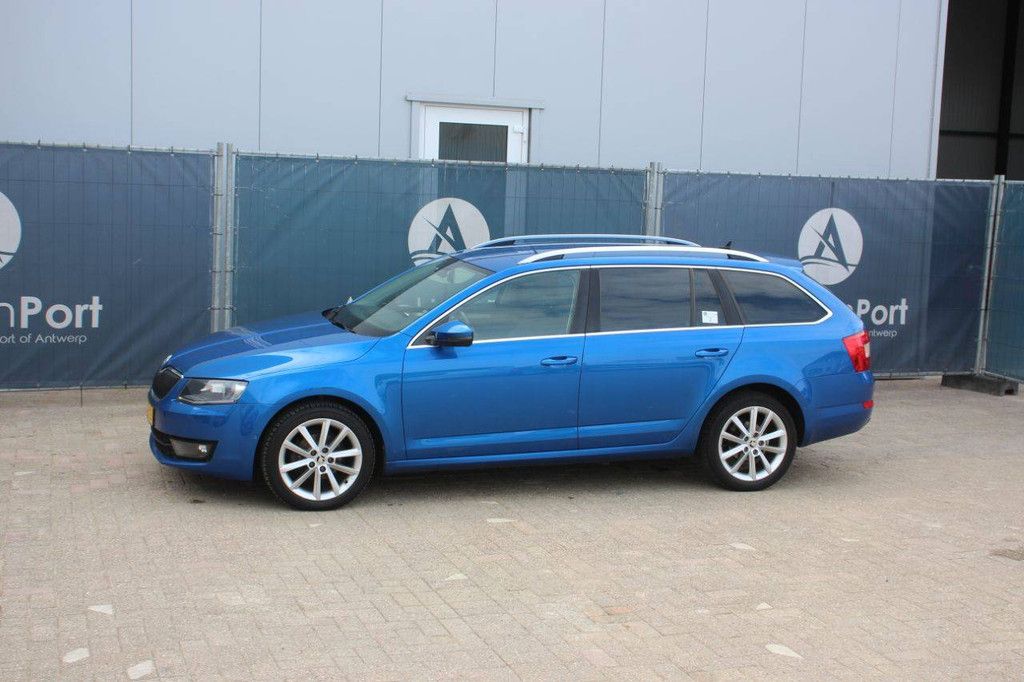 Station wagon Skoda OCTAVIA 1.6TDI Diesel 105hp 2015 (Margin)