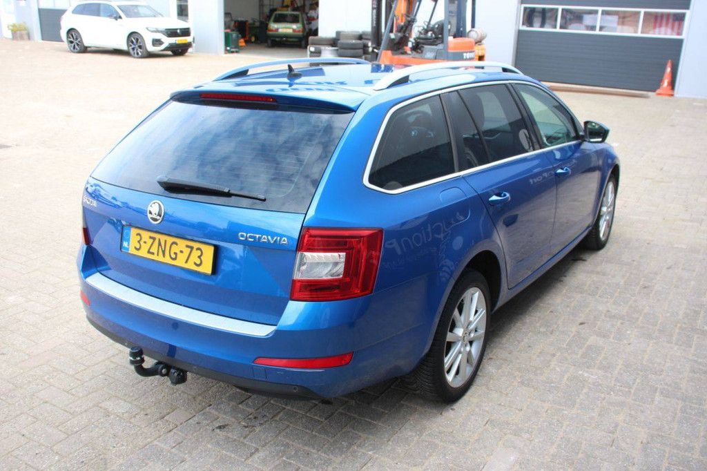 Station wagon Skoda OCTAVIA 1.6TDI Diesel 105hp 2015 (Margin)