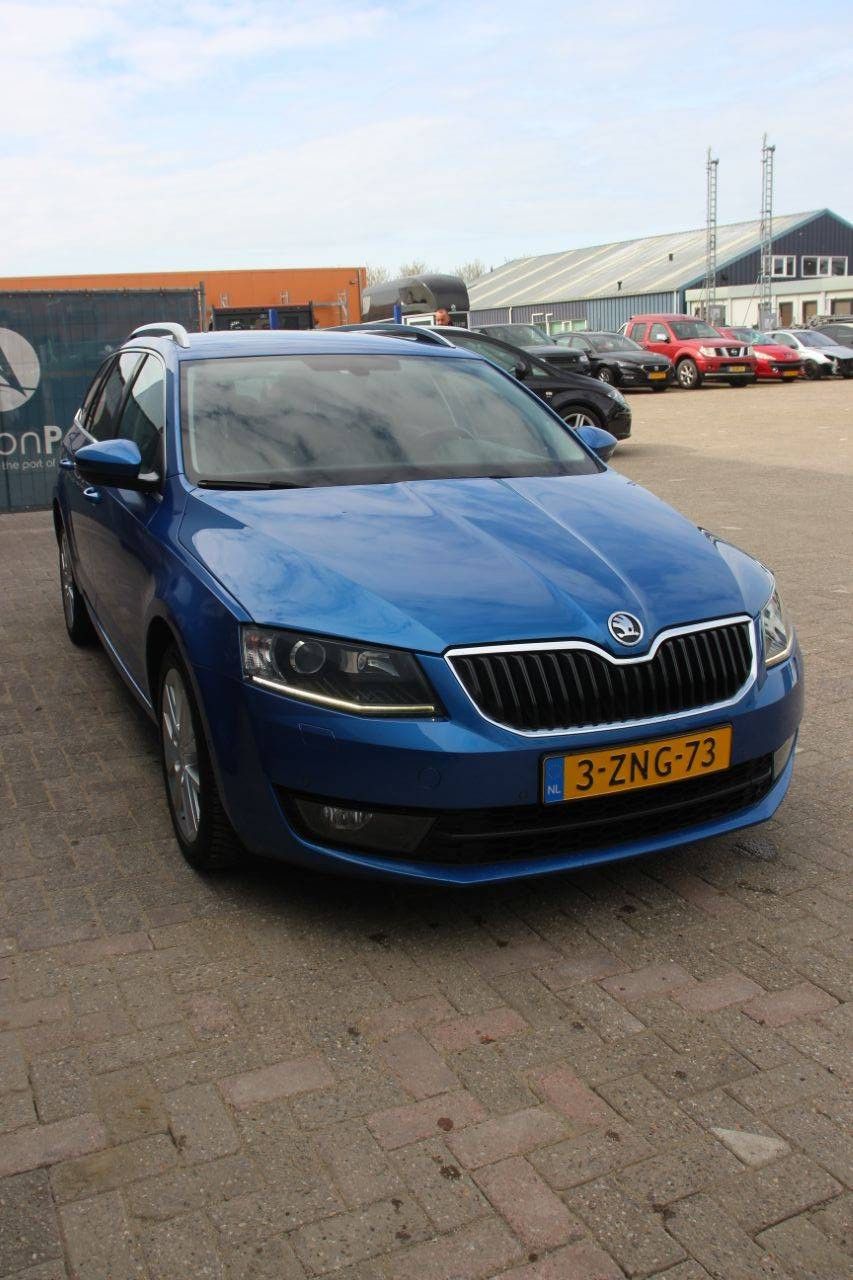 Station wagon Skoda OCTAVIA 1.6TDI Diesel 105hp 2015 (Margin)
