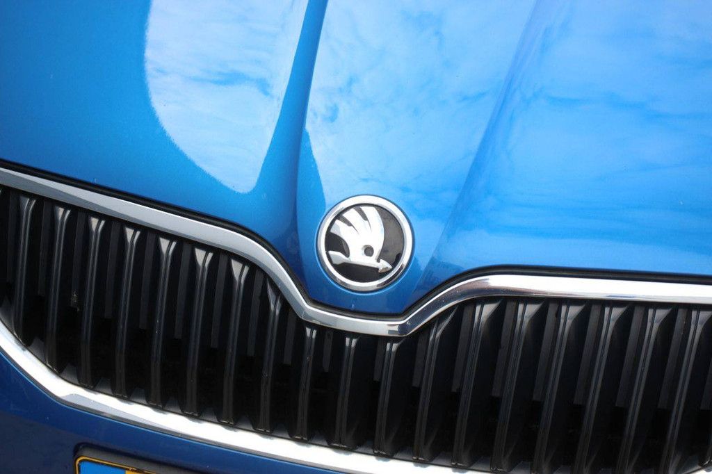 Station wagon Skoda OCTAVIA 1.6TDI Diesel 105hp 2015 (Margin)