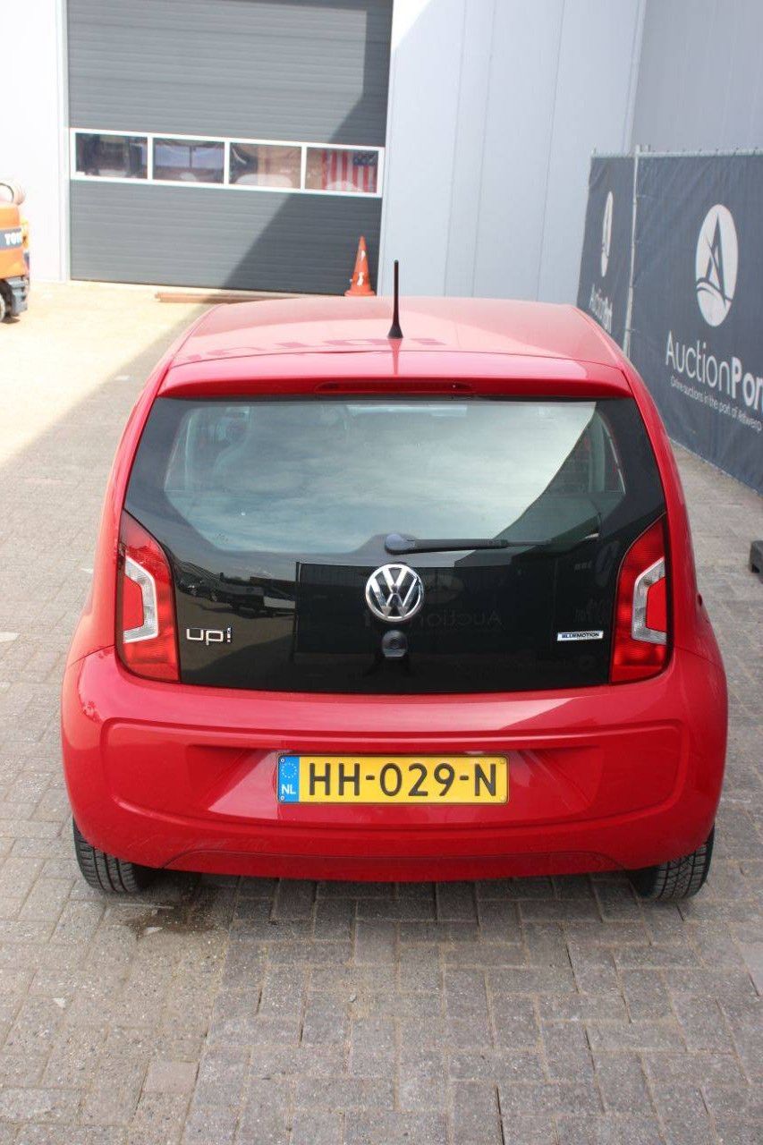 Volkswagen passenger car move up! BMT 4-door Petrol 60hp 2015