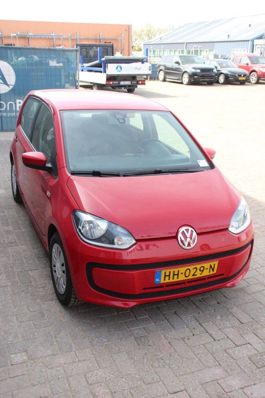 Volkswagen passenger car move up! BMT 4-door Petrol 60hp 2015