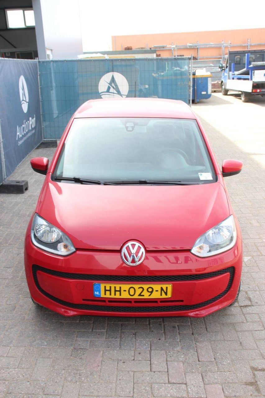 Volkswagen passenger car move up! BMT 4-door Petrol 60hp 2015