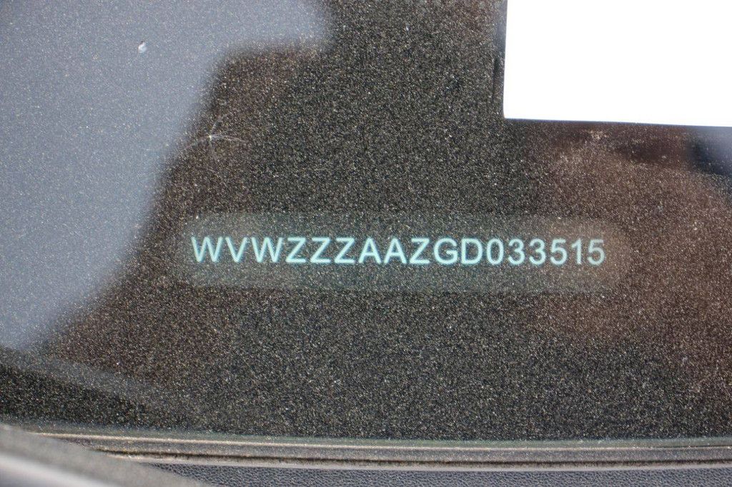 Volkswagen passenger car move up! BMT 4-door Petrol 60hp 2015