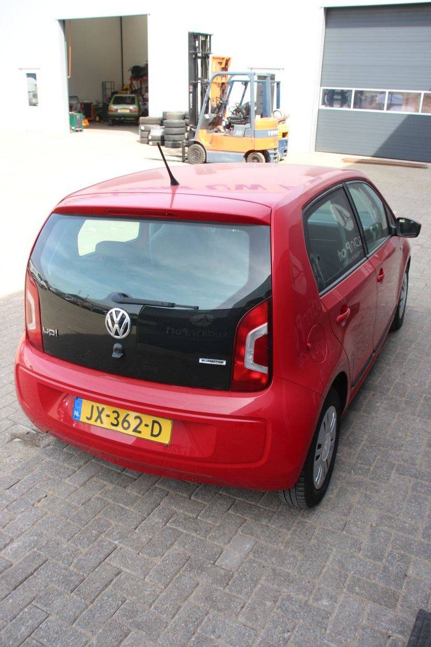 Volkswagen passenger car move up! BMT 4-door Petrol 60hp 2016