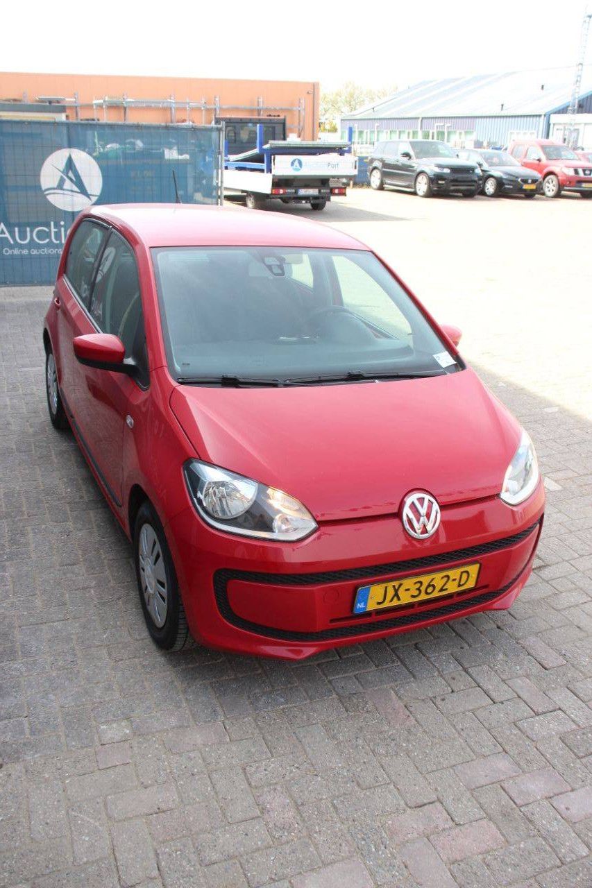 Volkswagen passenger car move up! BMT 4-door Petrol 60hp 2016