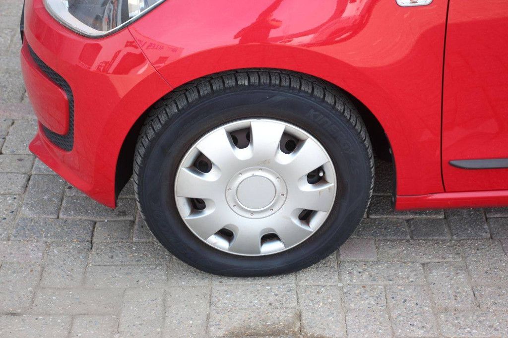 Volkswagen passenger car move up! BMT 4-door Petrol 60hp 2016