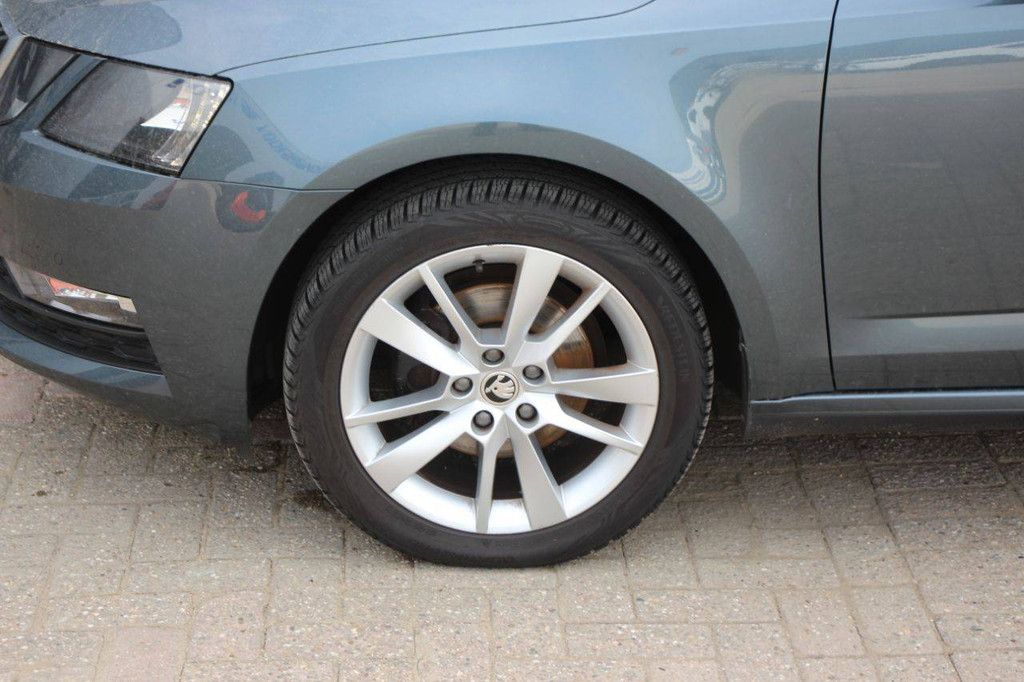 Skoda Octavia Petrol Station Wagon 150hp 2018 (Margin)