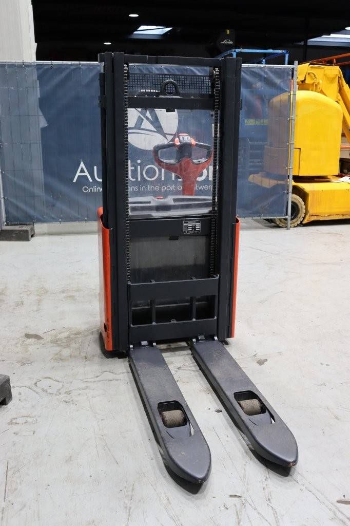 Stapelaar Fenwick-Linde L10B Elektrisch 1000kg 2.5m 2016