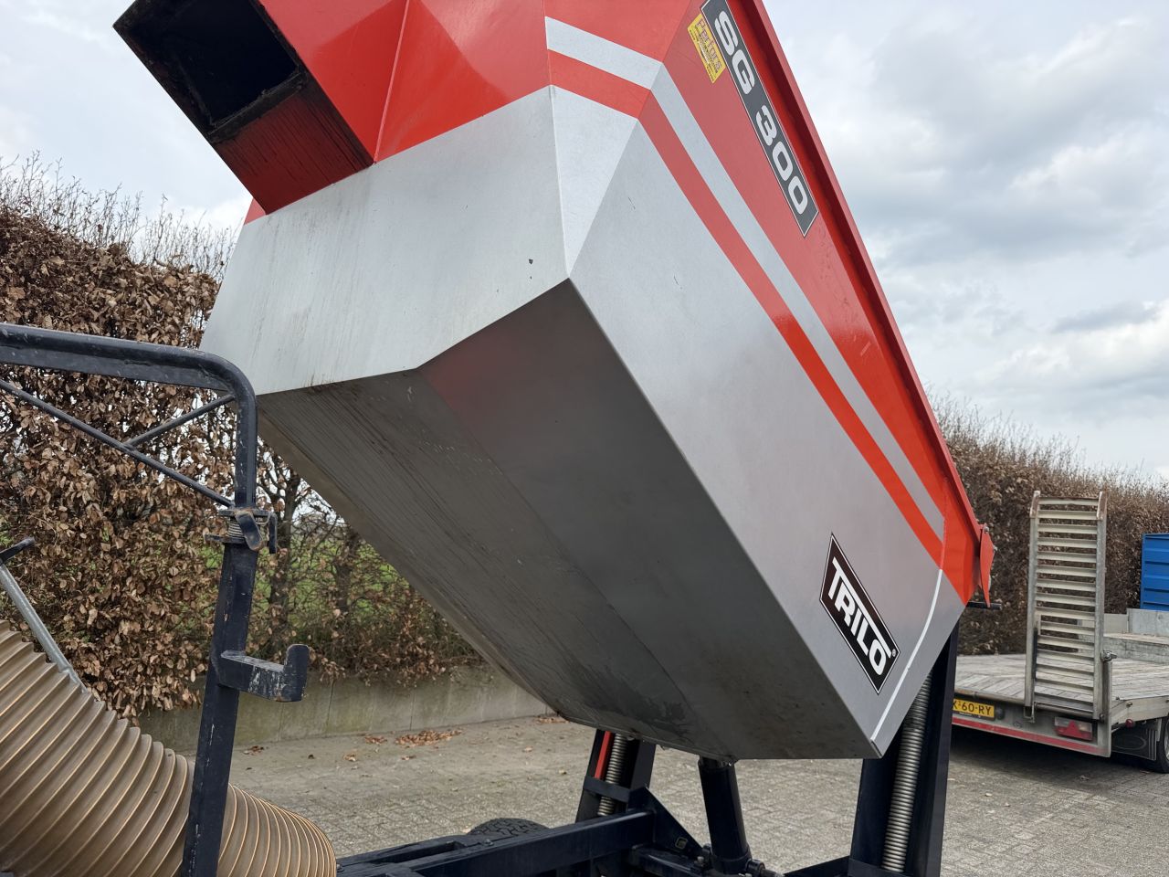 Trilo SG300 met zuigmond en zuigslang !!