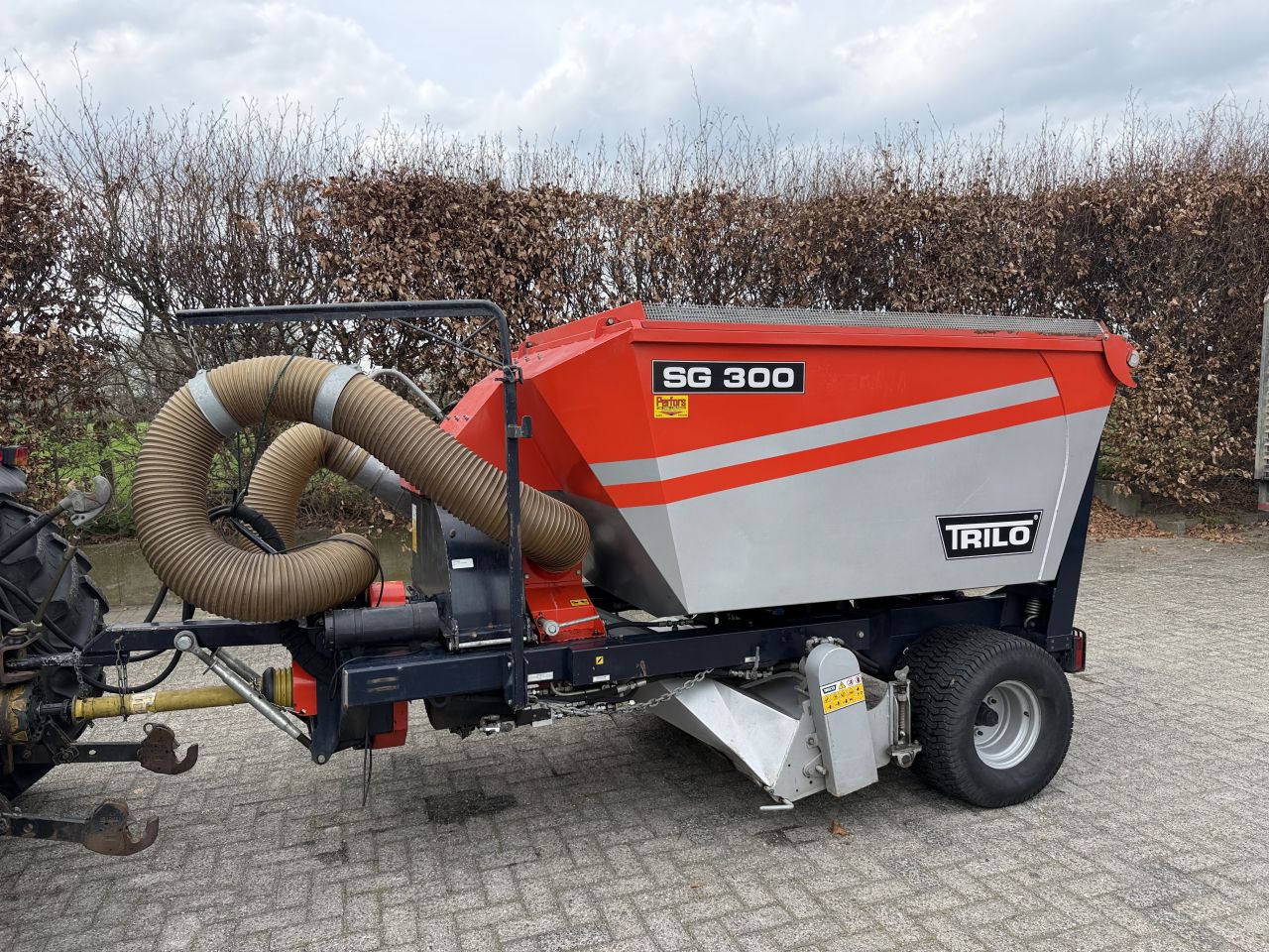 Trilo SG300 met zuigmond en zuigslang !!