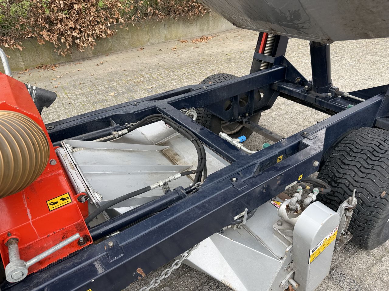 Trilo SG300 met zuigmond en zuigslang !!