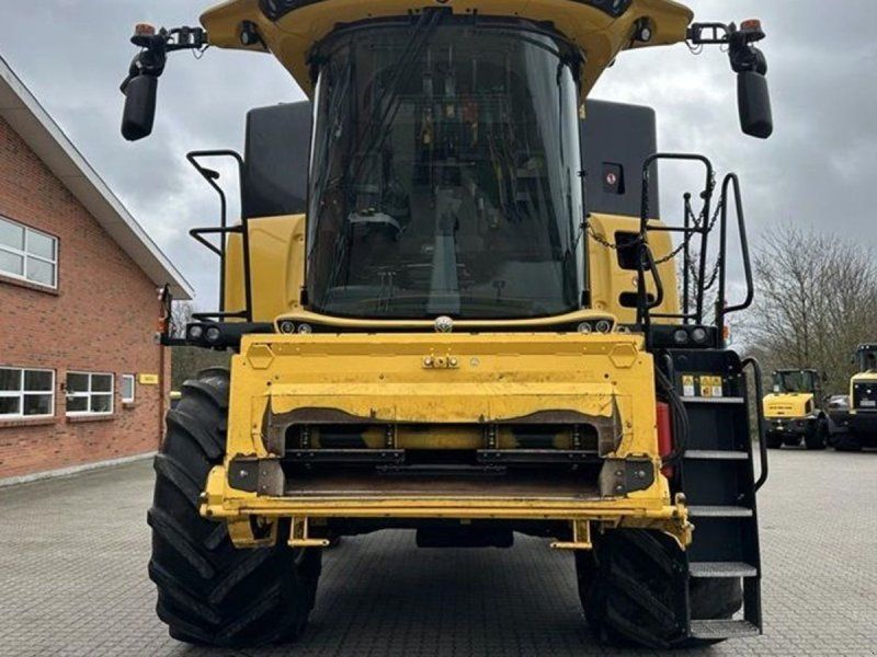 New Holland CX8.85 SLH + 35” VarioFeed HD