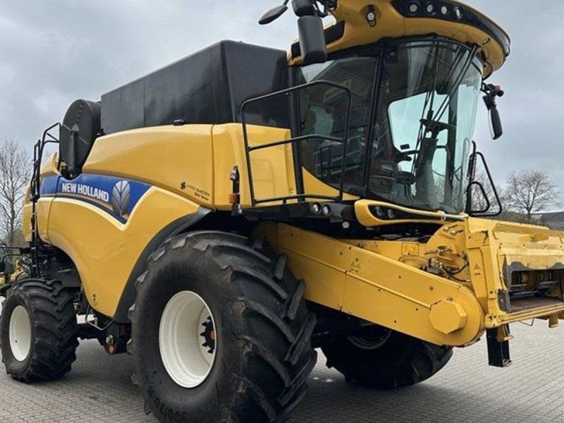 New Holland CX8.85 SLH + 35” VarioFeed HD