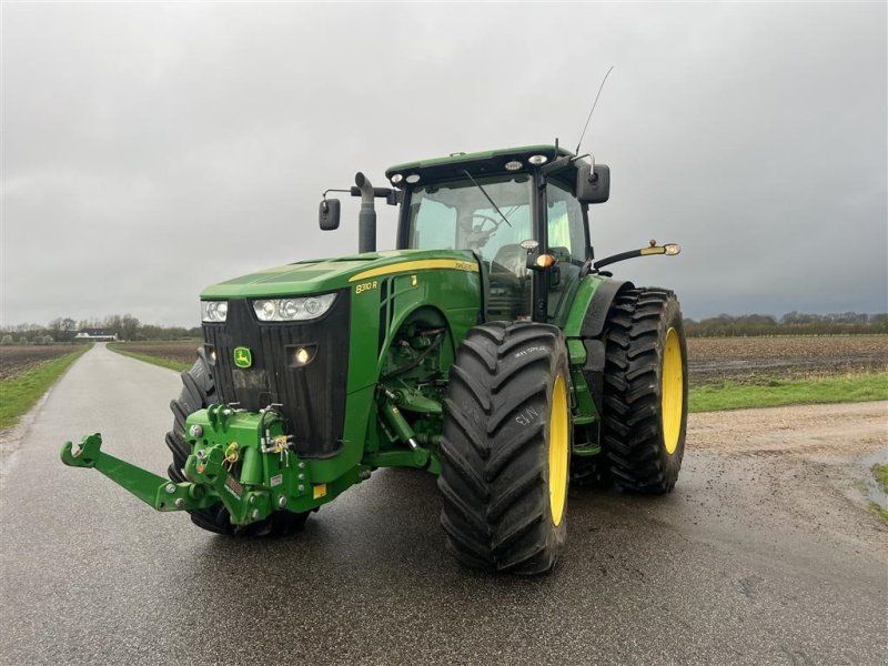 John Deere 8310R