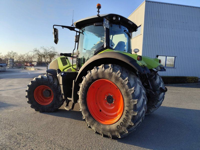 Claas AXION 810