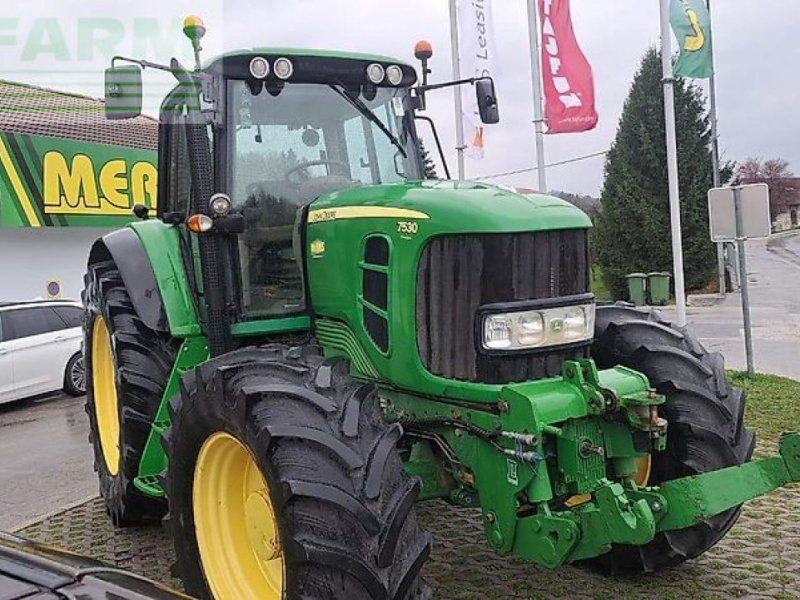 John Deere 7530