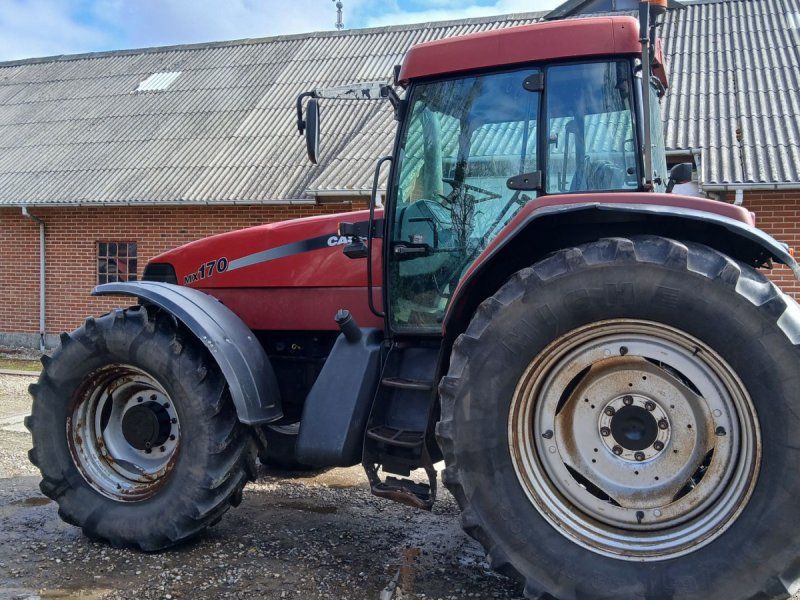 Case IH MX 170 med affjdret foraksel og original frontlift